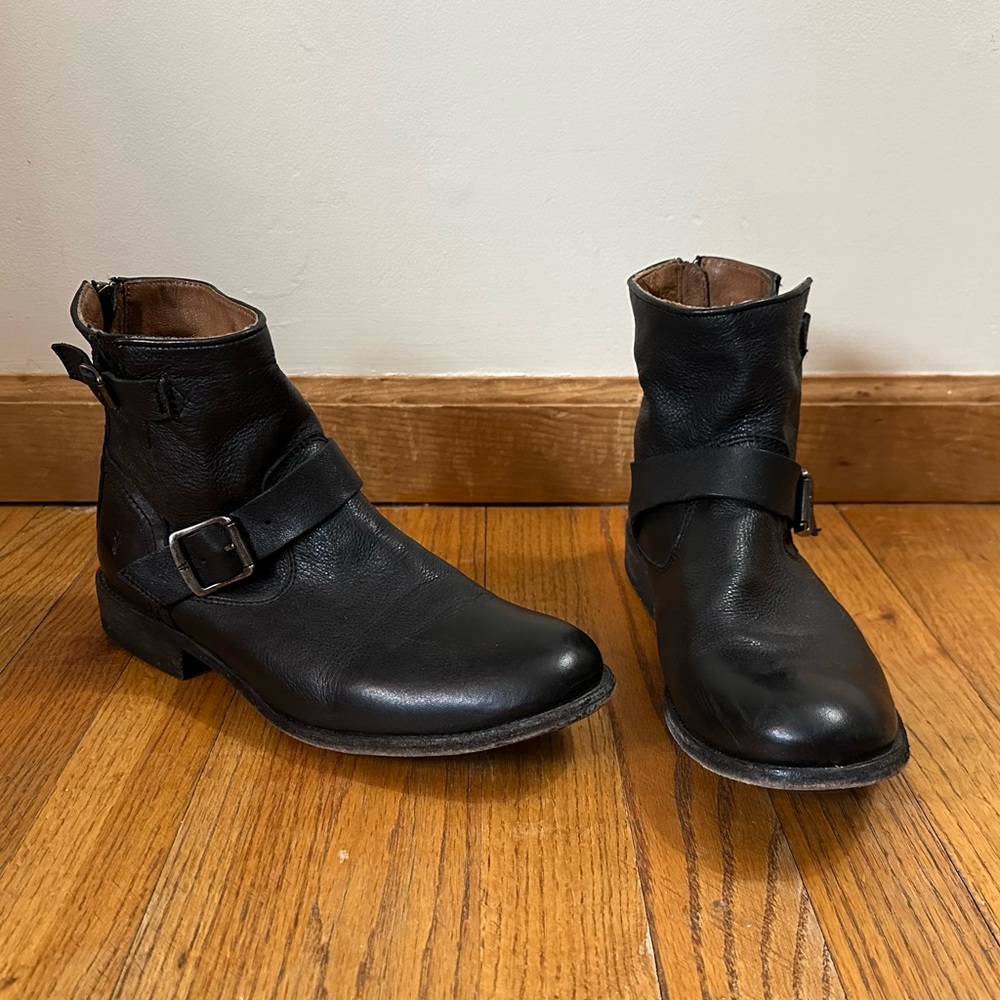 Frye moto zip boots!